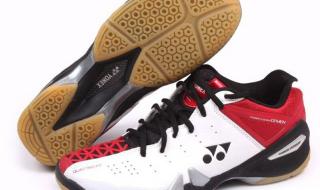 尤尼克斯羽毛球鞋